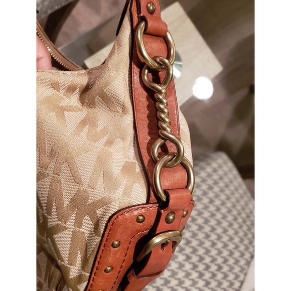 Michael Kors Classic Signature Small Hobo - Picture 5 of 11